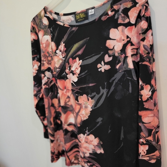 Bob Mackie Weatable Art Small Long Sleeve Orange & White Blooms On Black Top - Picture 7 of 7